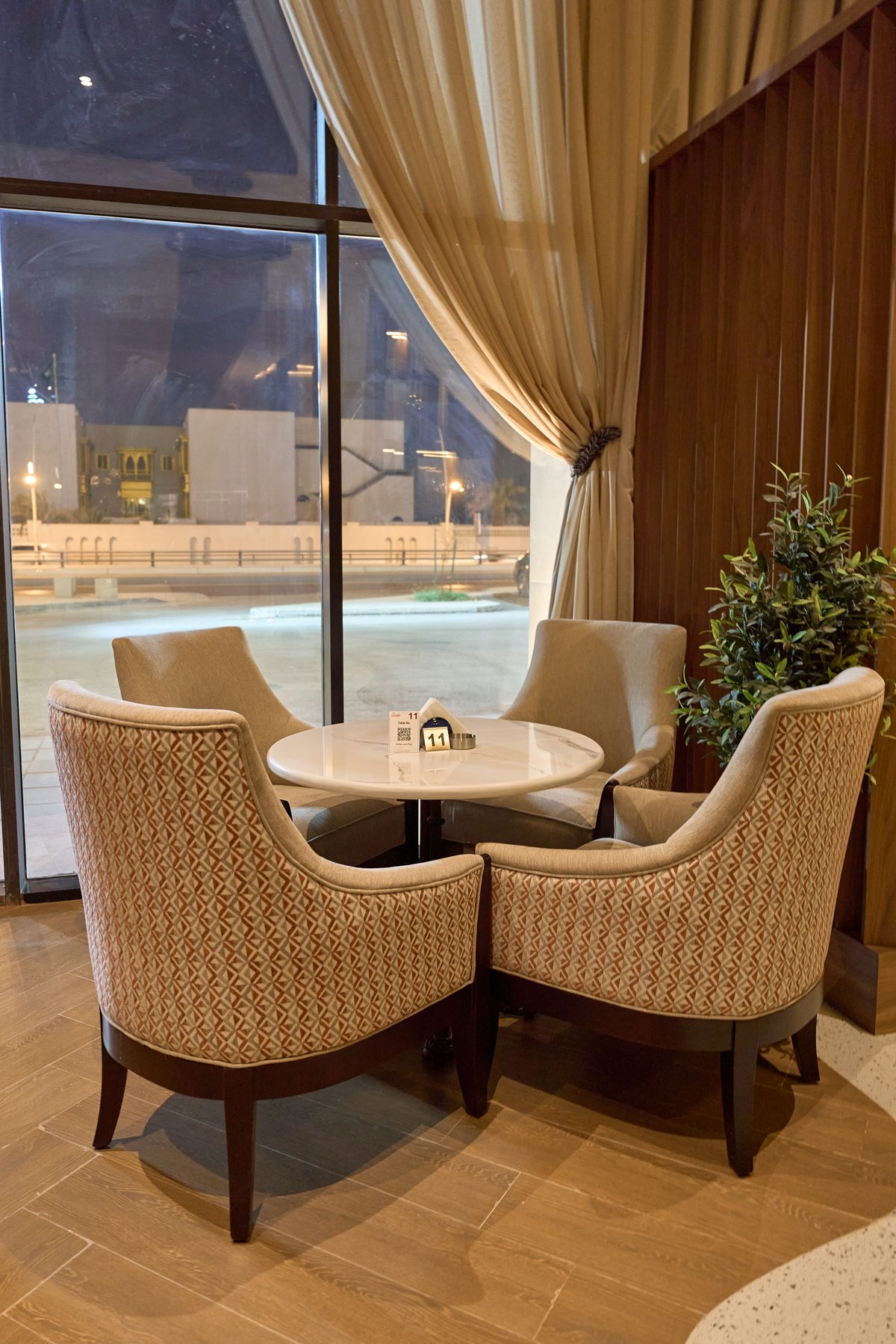 جلسات المطلة | Window Seating